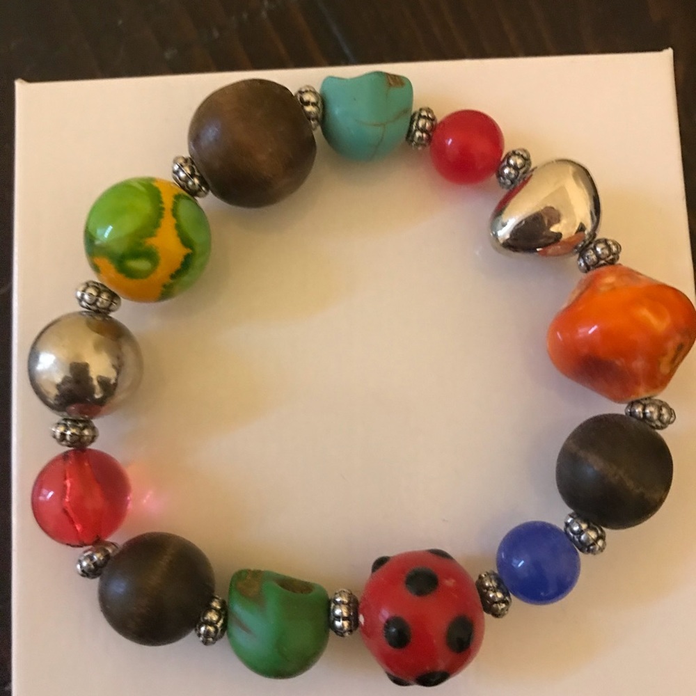 Multi color and patterned beaded bracelet